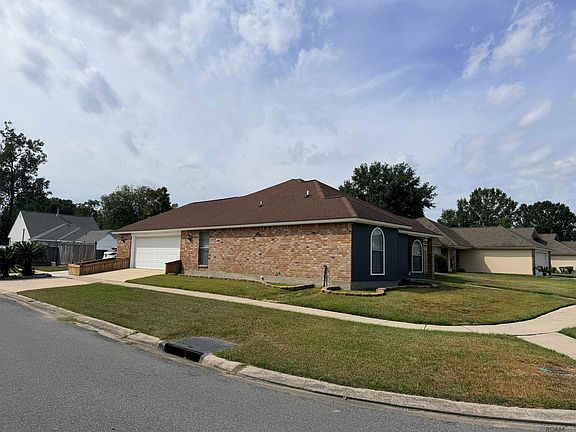 3rd image of 801 Chemin Dr