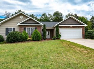 9011 McCray Farms Dr, Hickory, NC 28601