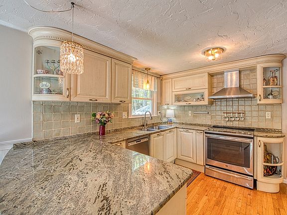 4th image of 109 Oak Hill Dr