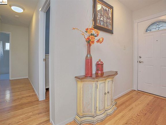4th image of 4914 Sweetwood Dr