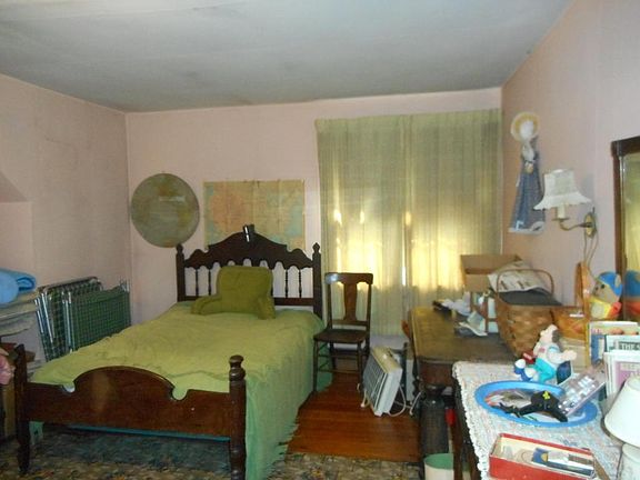 5th image of 916 12th Ave