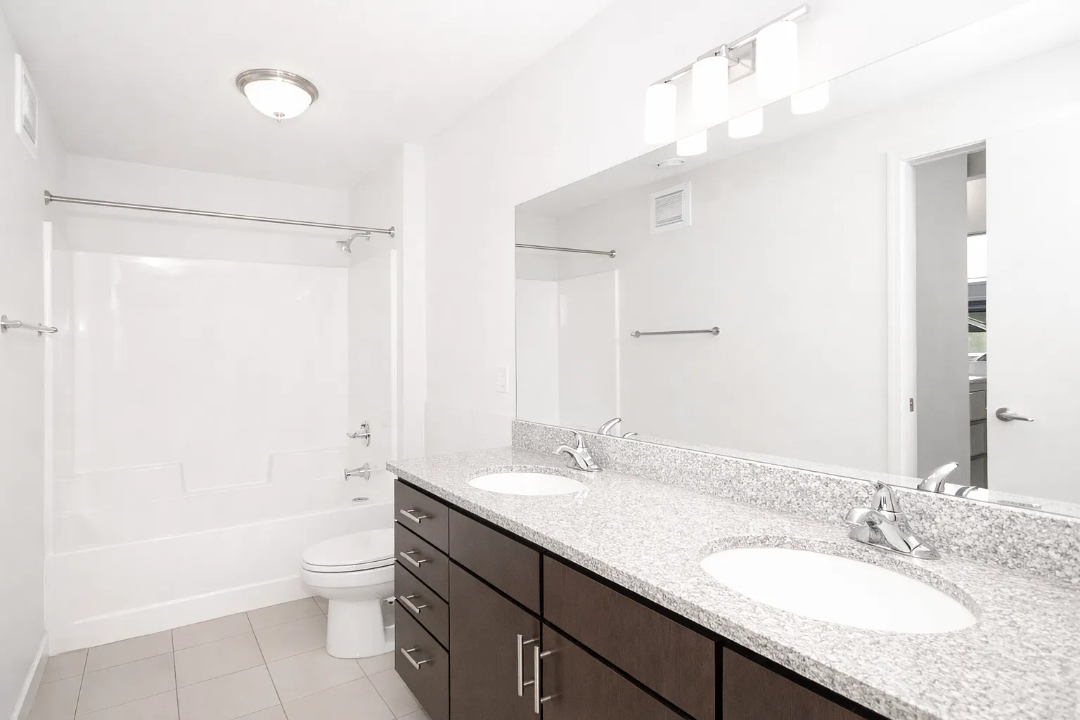 2 bed, $1,900 — Photo 4