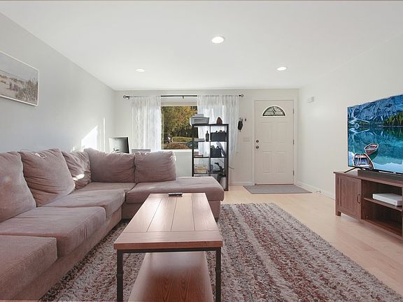 3rd image of 28 Farrwood Dr Unit 28