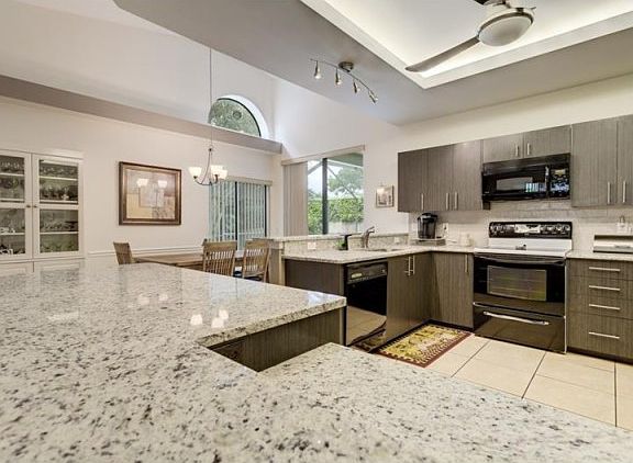 4th image of 2228 Fairoaks Dr