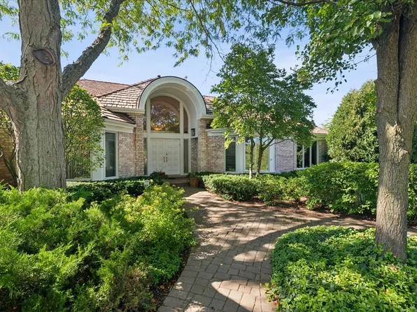 1855 Waterford Ct, Highland Park, IL 60035