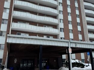 1660 Bloor St #403, Mississauga, ON L4X 1R9