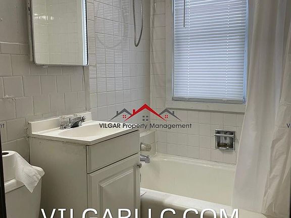 3rd image of 828 Wilcox St #W