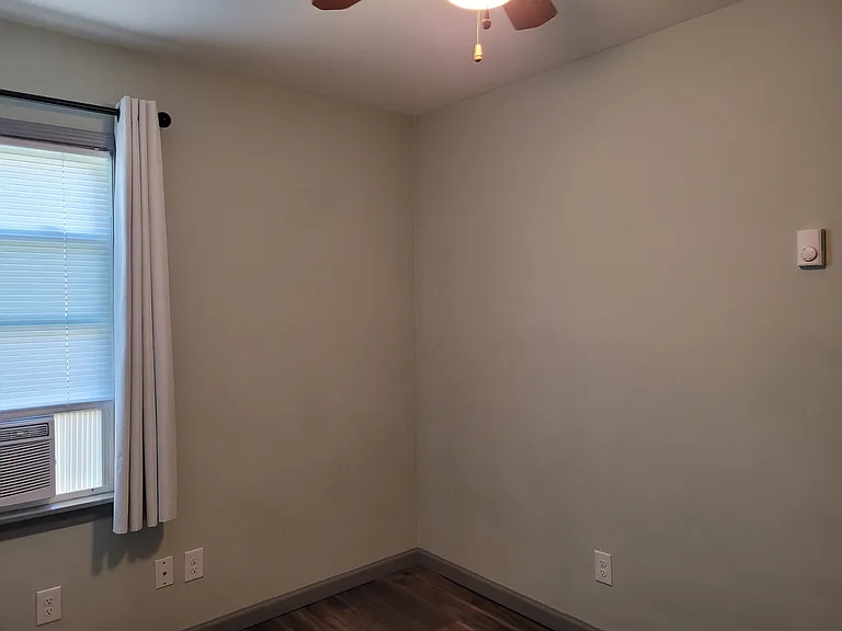 127 Boston Ct — Photo 18