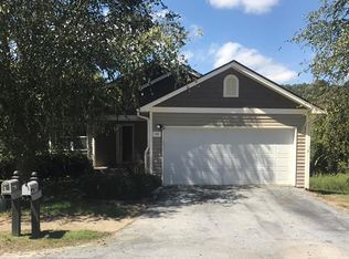 170 Clear Creekside Dr, Hendersonville, NC 28792