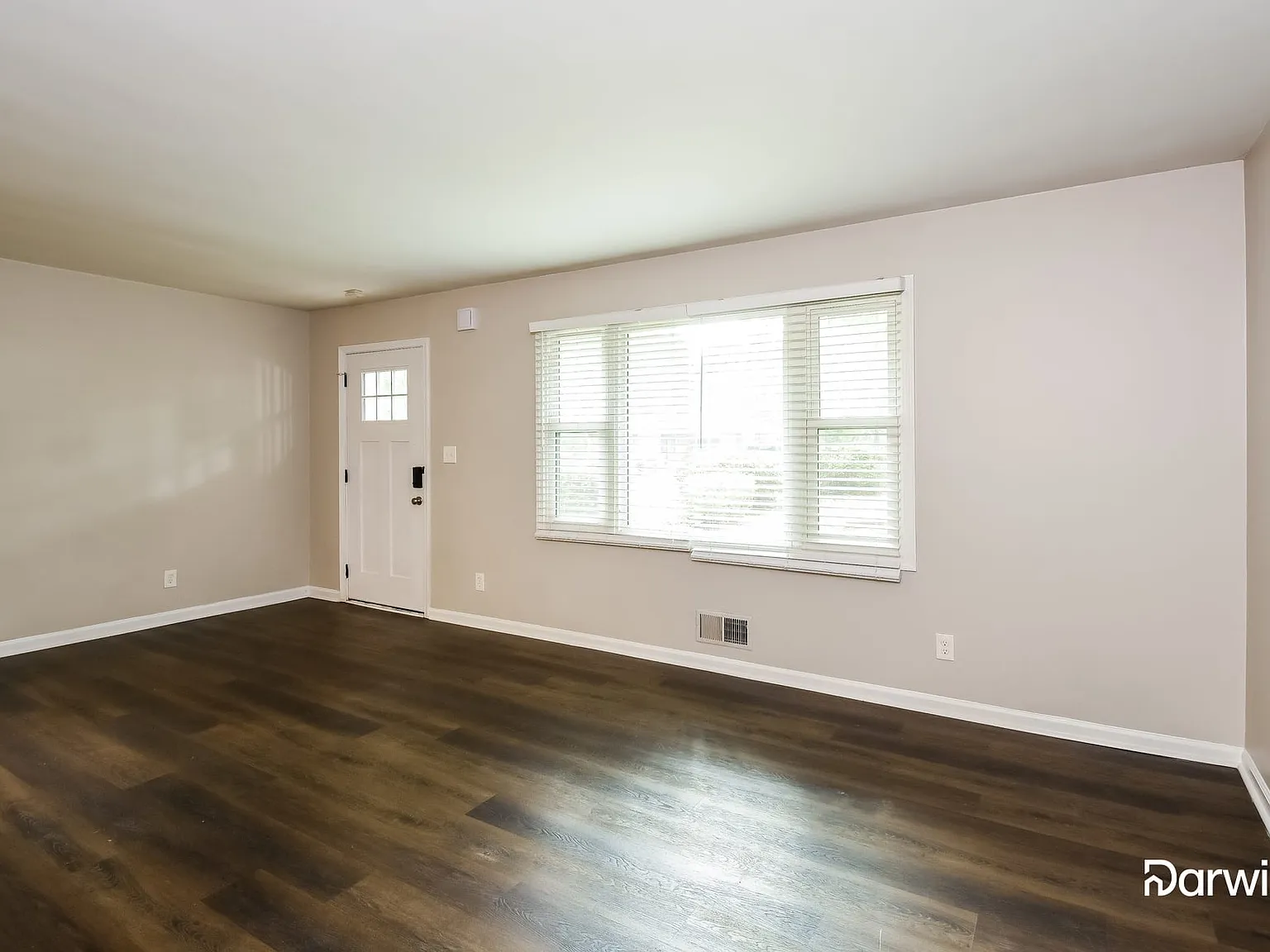 4 bed, 2.0 bath, 1572 sqft, $2,345 — Photo 4