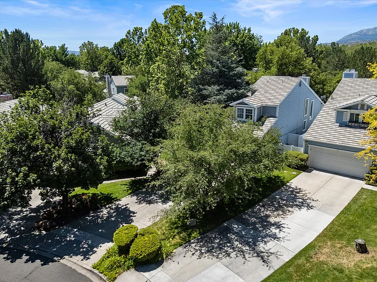 7273 Blue Falls Cir — Photo 33