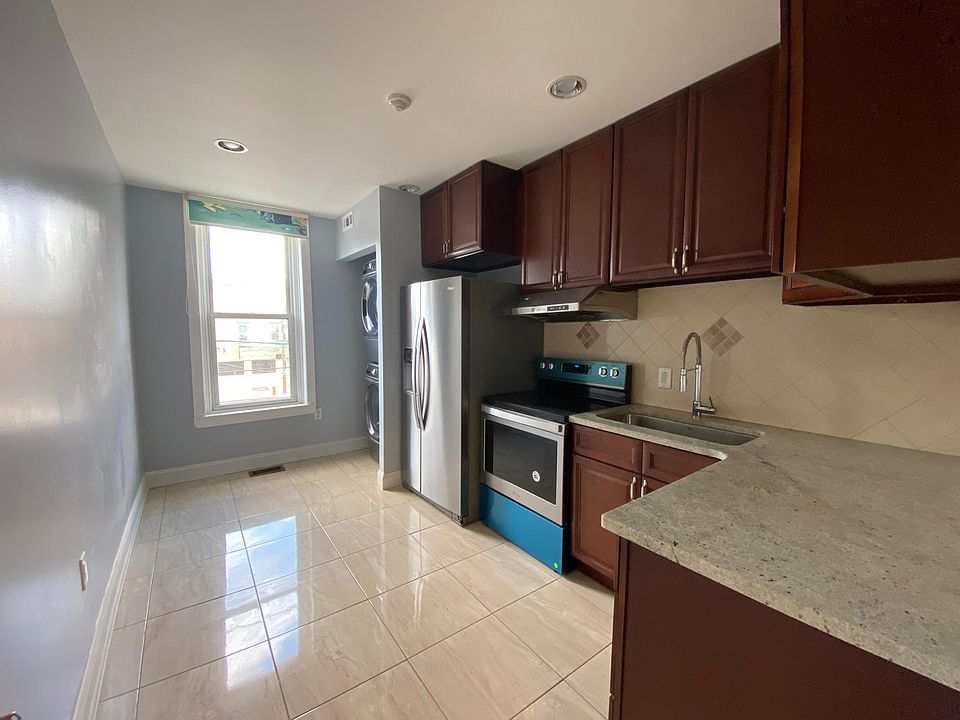 1st image of 458 E Girard Ave #3