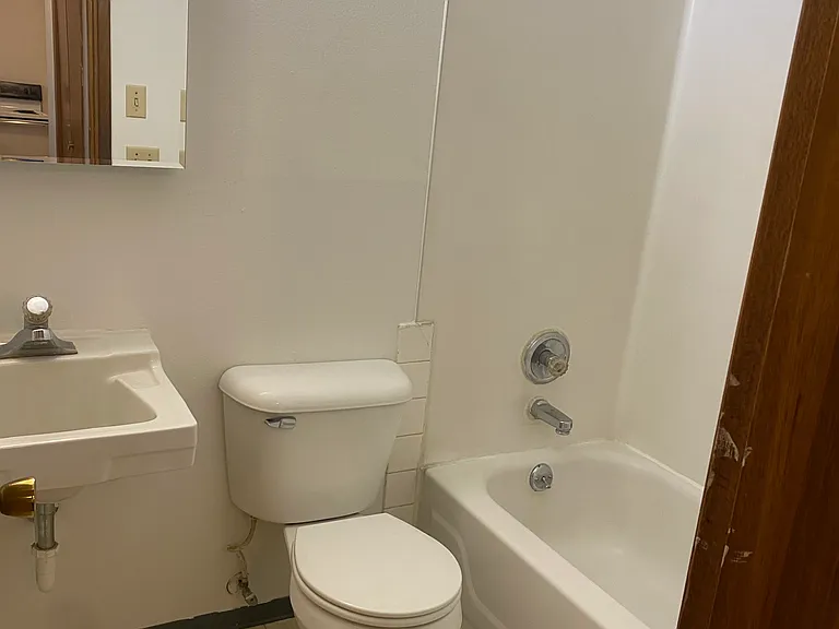 College Park Apartments — Photo 6