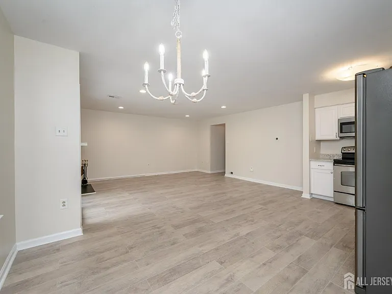 17 Chelmsford Ct — Photo 9