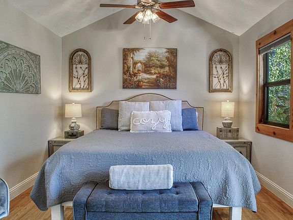 5th image of 202 Bluebonnet St
