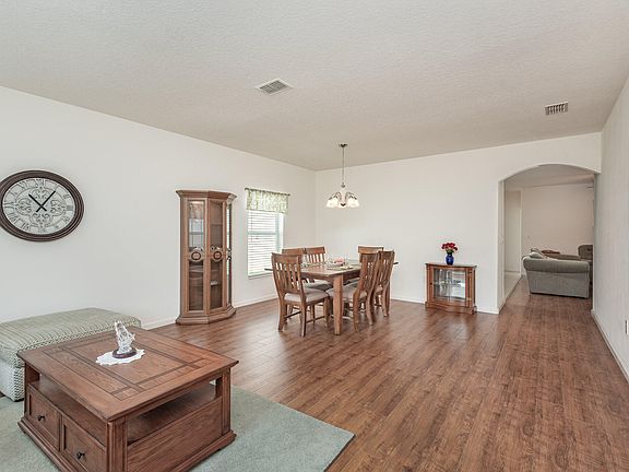 3rd image of 462 Hollow Glen Dr