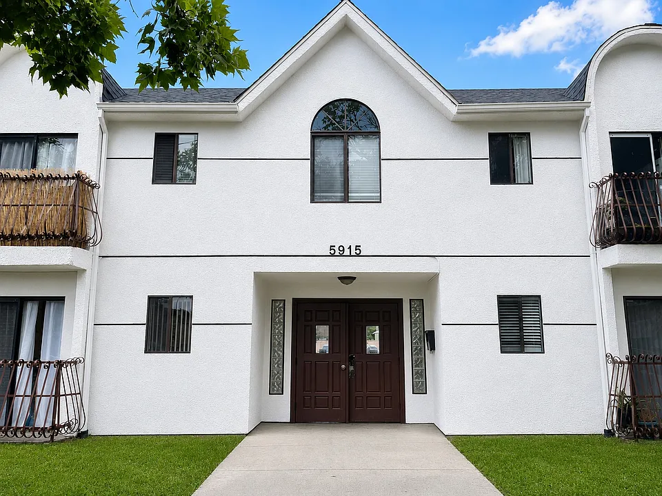 5915 Woodman Ave #204