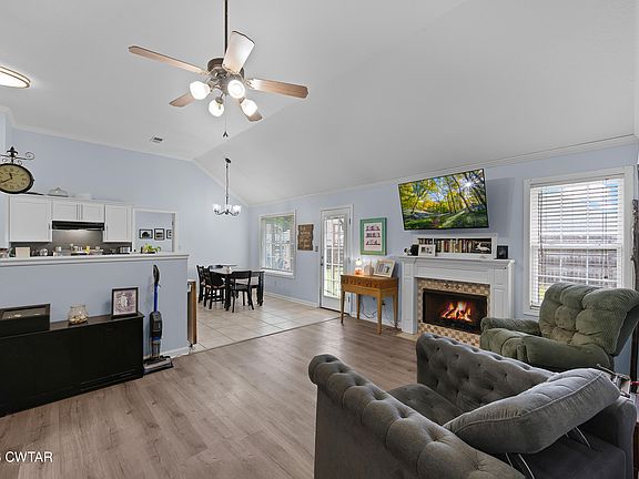 4th image of 1441 Middle School St