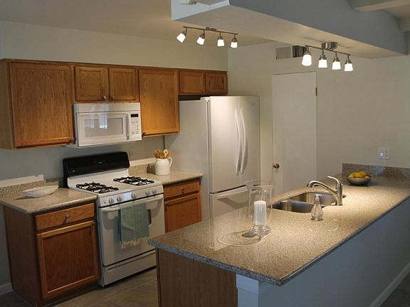 4th image of 2613 N 74th Pl