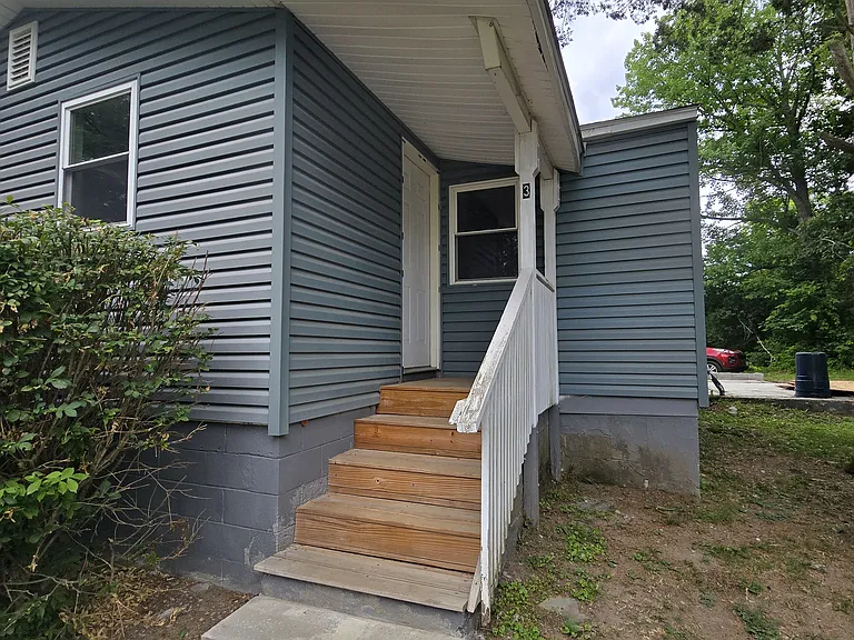 239 Lakeshore Dr #3 — Photo 3