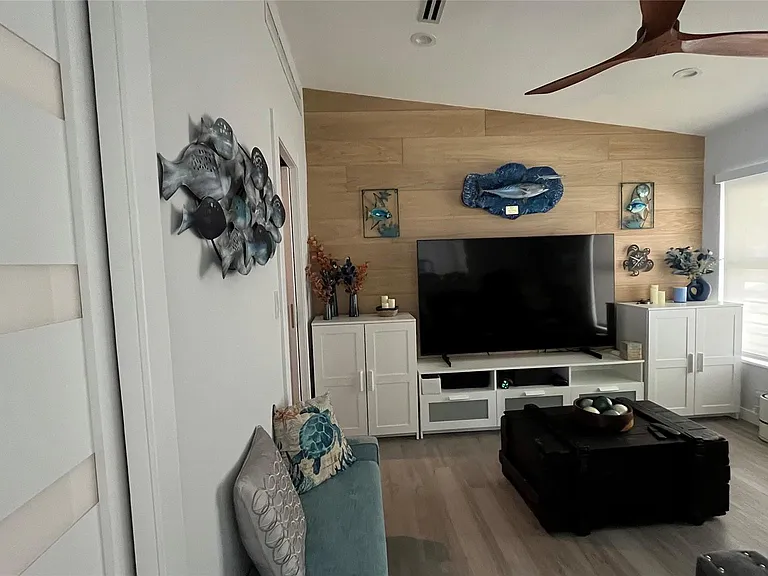 1041 E Hillsboro Blvd #3 — Photo 17