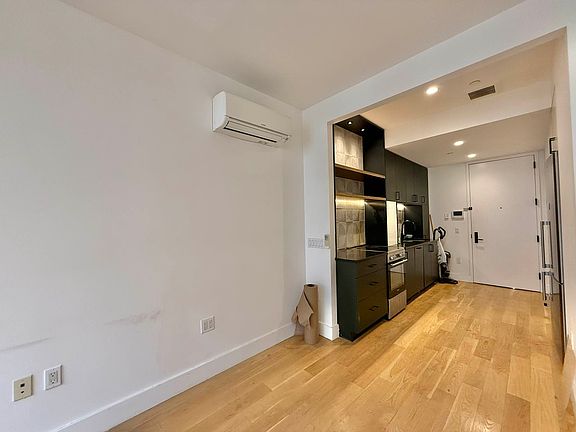 5th image of 1038 Greene Ave APT 4C