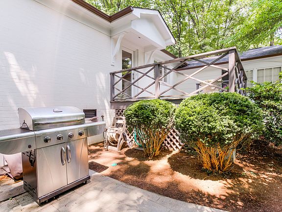 5th image of 300 Parkmont Dr
