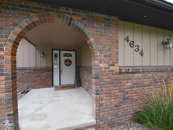 3rd image of 4634 Parklane Dr