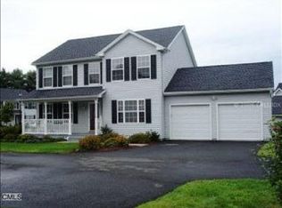 320 Buckskin Ct, Trumbull, CT 06611