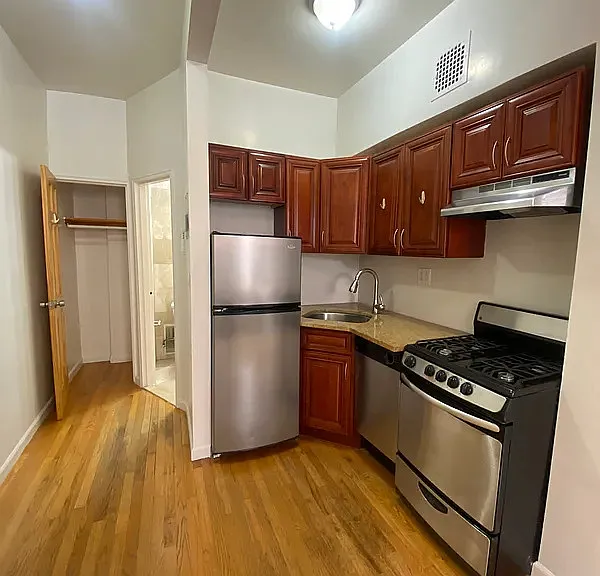 234 E 32nd St #3A — Photo 1