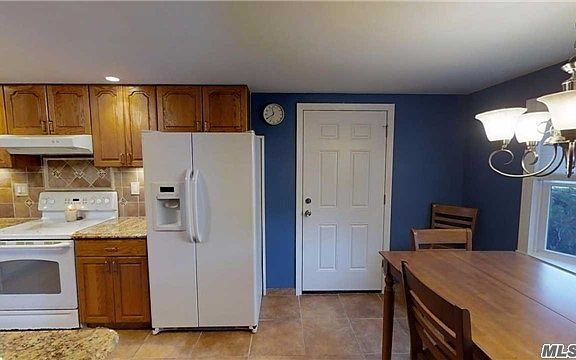 4th image of 12 College Hills Dr