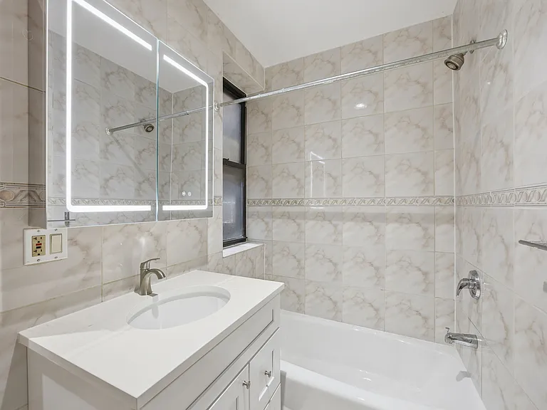 44 Perry St #4R — Photo 10