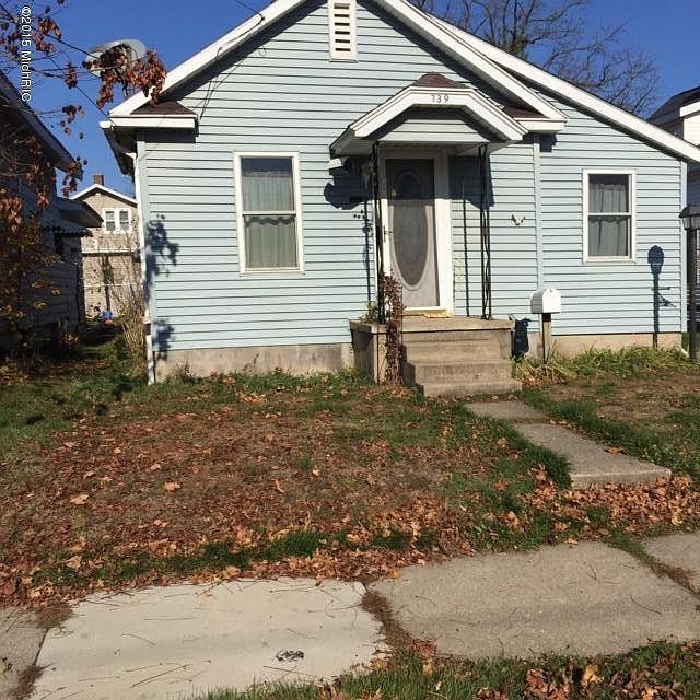 1st image of 739 Graceland St NE