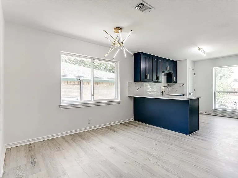1580 College Pkwy — Photo 11