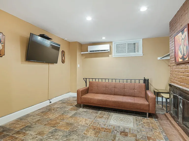 Den Area