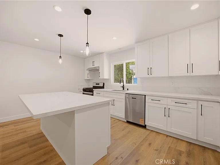 17024 Parthenia St — Photo 6
