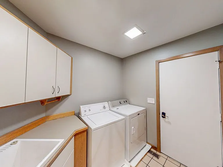 5790 Rushwood Dr — Photo 35