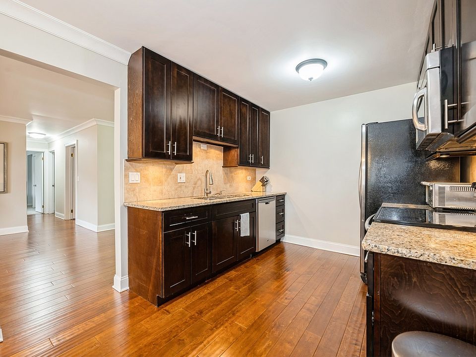 3101 Toulon Dr Northbrook IL Zillow