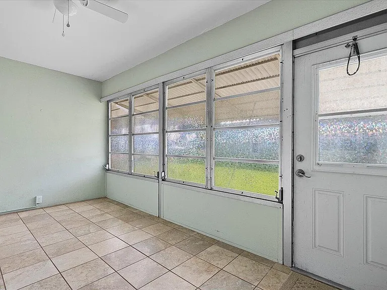 220 Country Ln #B — Photo 17