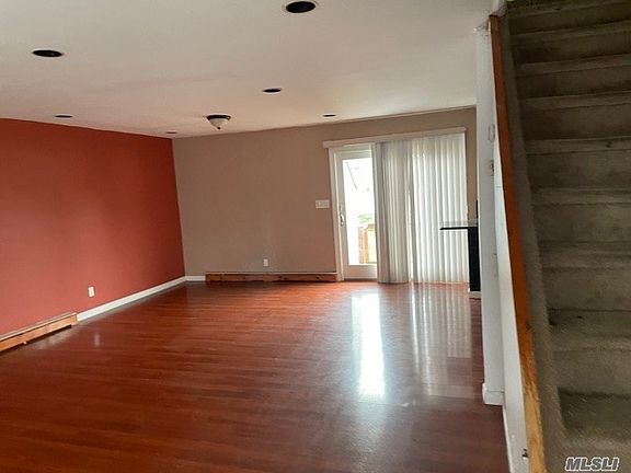 3rd image of 53 Lincoln Pl