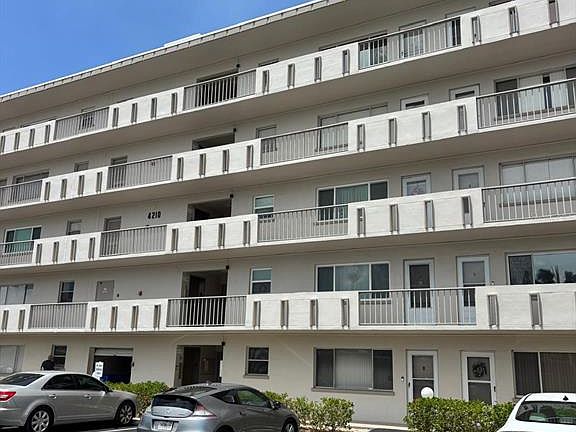 4th image of 4210 IRONWOOD CIRCLE #404J