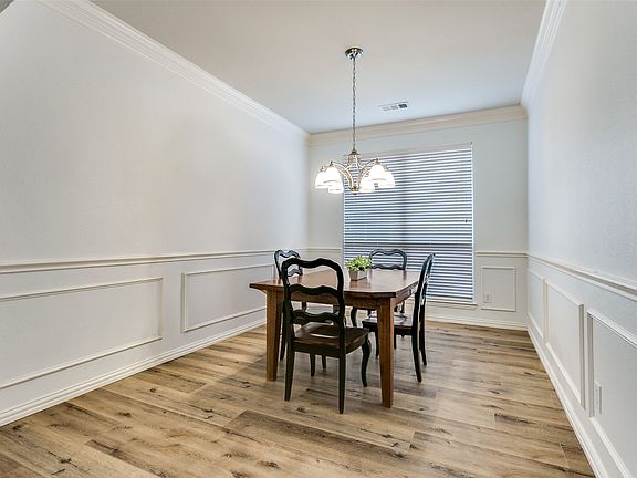 3rd image of 2311 Watercrest Dr