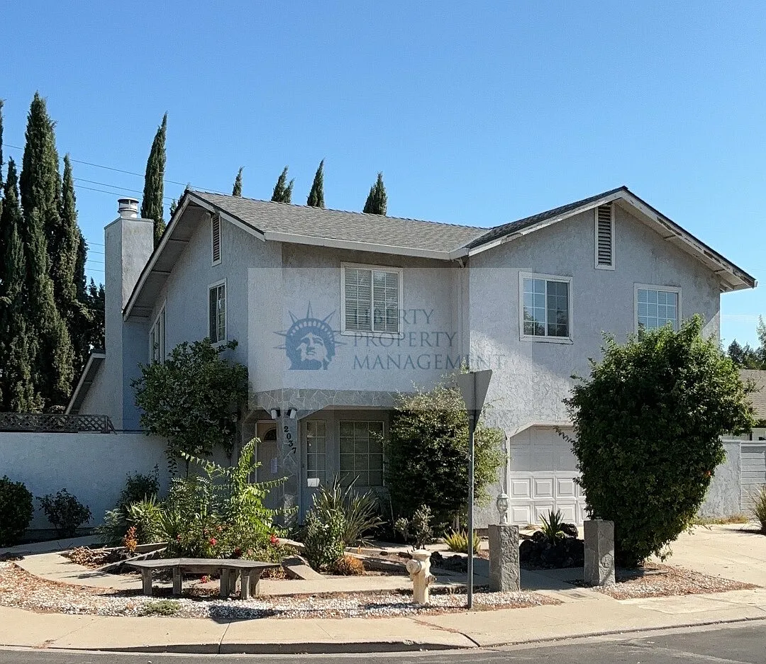 4 bed, 1973 sqft, $2,550 — Photo 1
