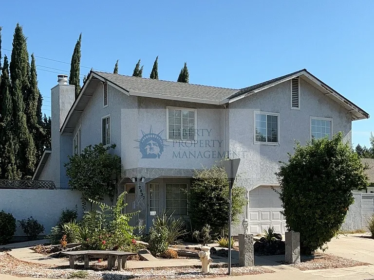 2037 Amsterdam Ln — Photo 1