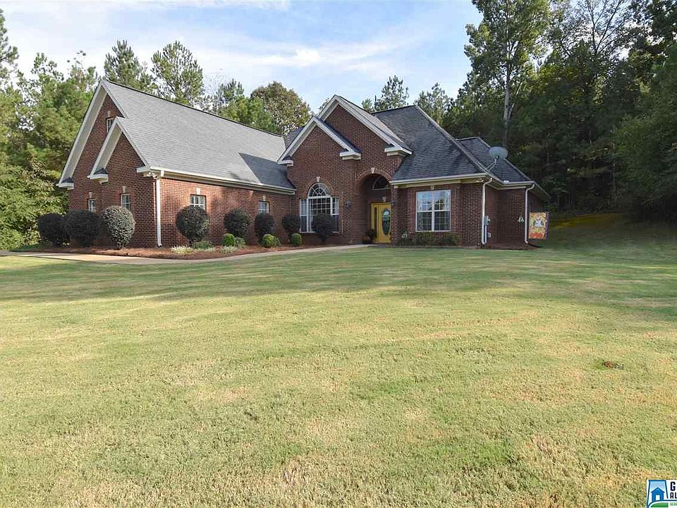 2nd image of 388 Stonegate Cir