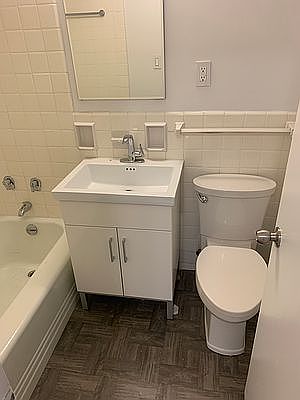 5th image of 165 E 66th St APT 6K