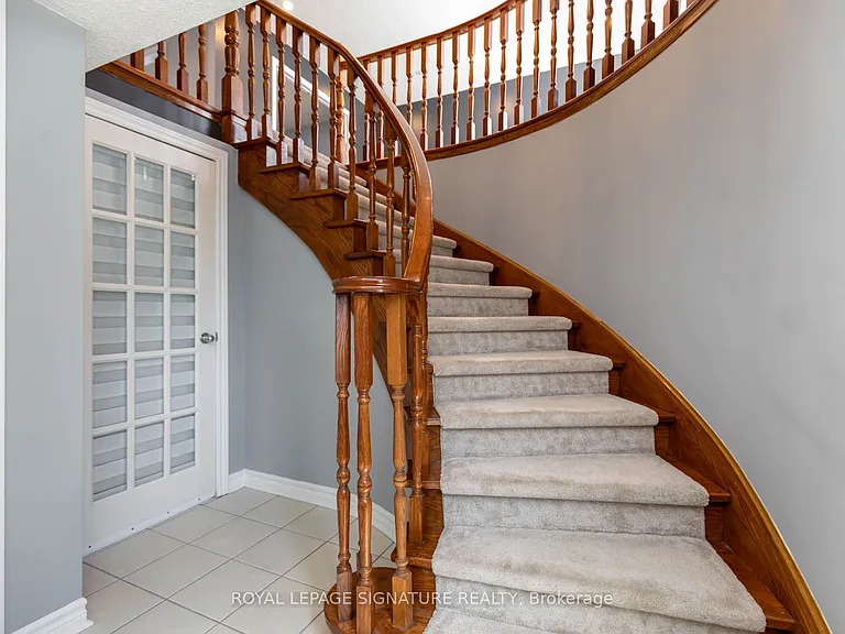34 Kingswood Dr E — Photo 3