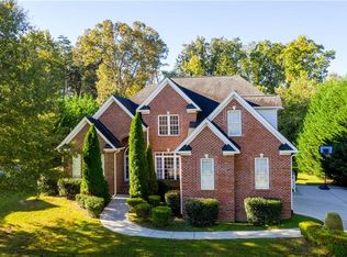 8911 Grove Park Dr, Oak Ridge, NC 27310