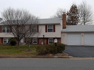 140 N Ithaca Ct, Sterling, VA 20164