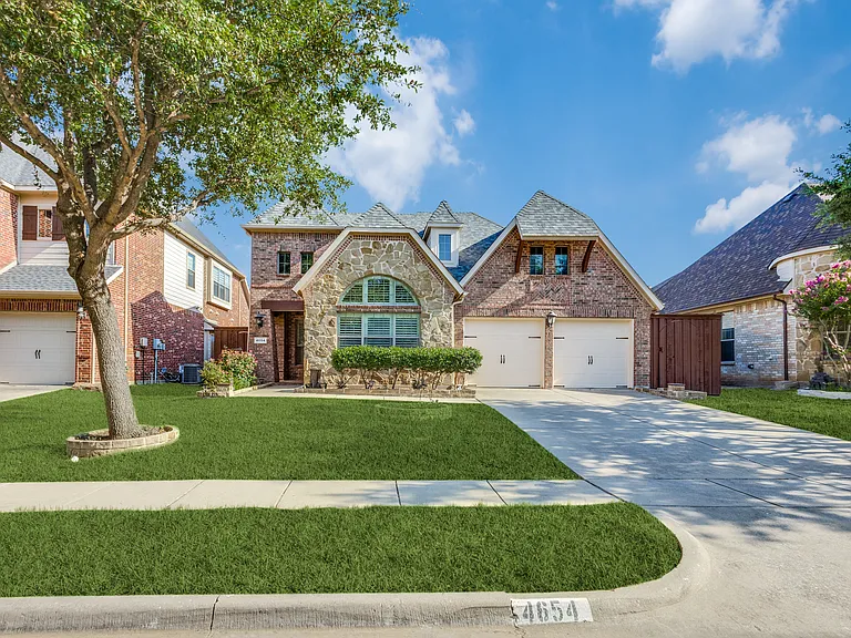 4654 Phillip Dr — Photo 1